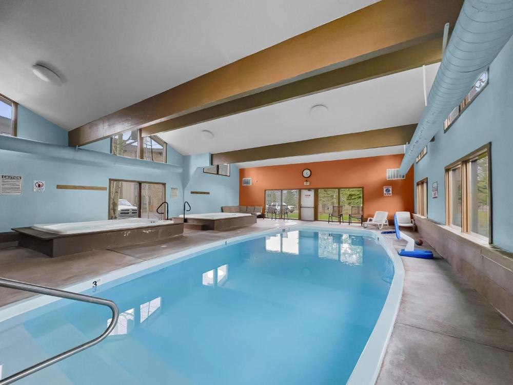 A308 Lake Cliffe Condo